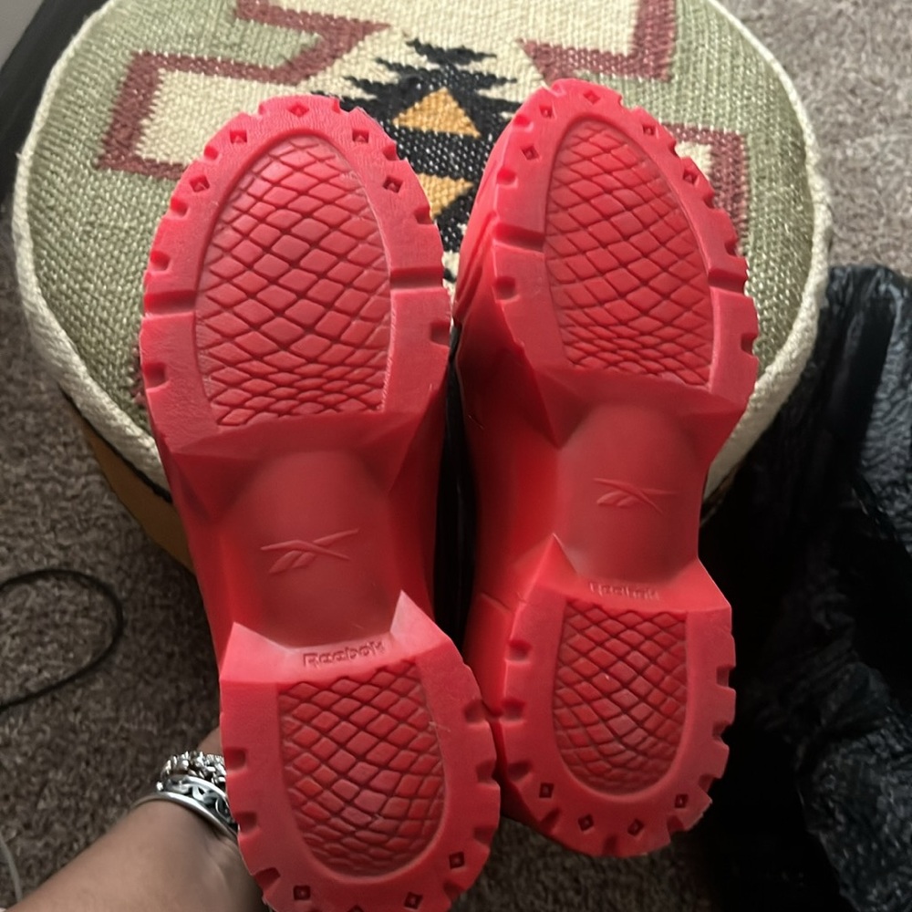 Red/Black Cardi B Reebok - Picture 5 of 5
